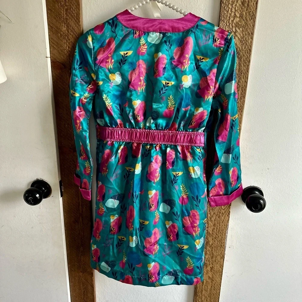 Rare Disney Frozen Girl’s Silky Robe Size 7/8 ADORABLE Seriously the cutest robe